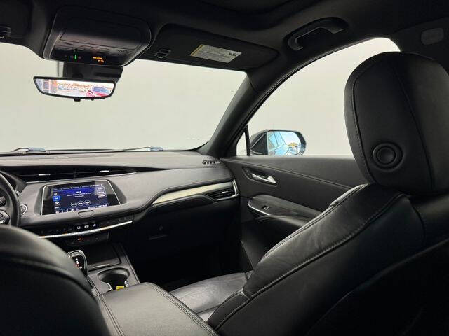 2022 Cadillac XT4 Premium Luxury