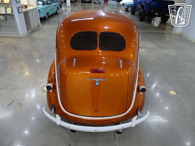 1937 Plymouth P4
