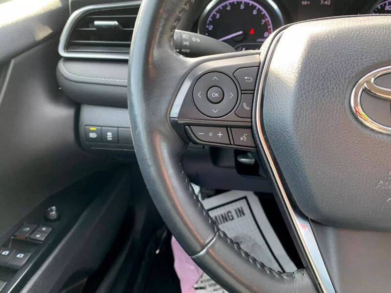 2020 Toyota Camry SE