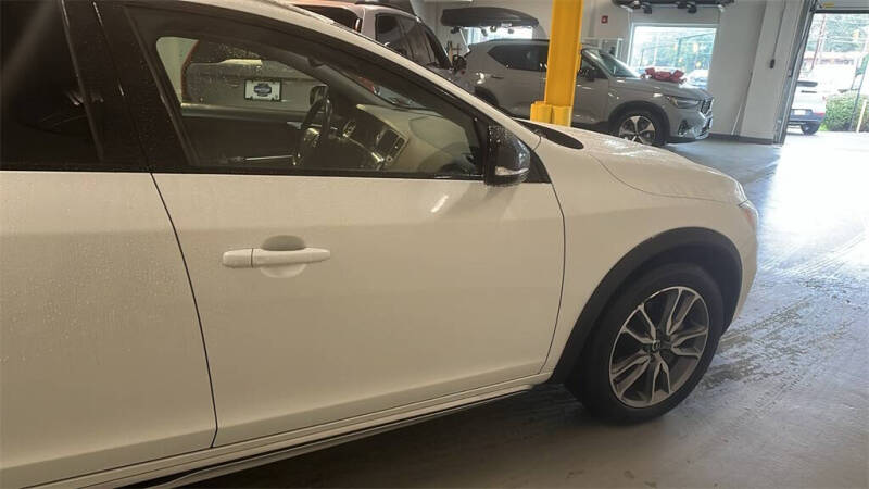 2018 Volvo V60 Cross Country T5 Premier