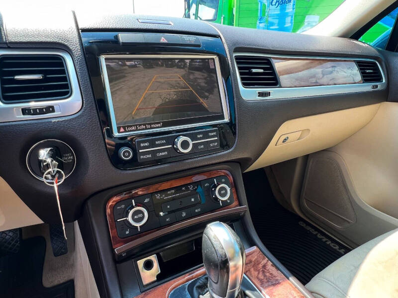 2011 Volkswagen Touareg VR6 Sport