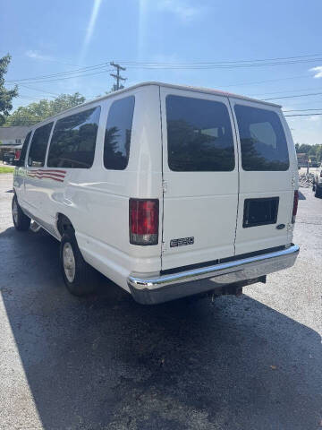 2005 Ford E-Series E-350 SD XLT