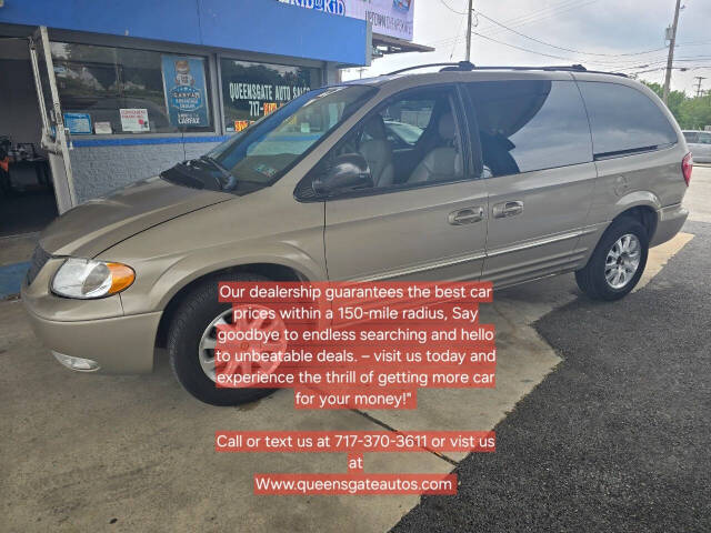 2002 Chrysler Town and Country for sale at QUEENSGATE AUTO SALES in York, PA