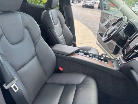 2024 Volvo XC60 B5 Plus Dark Theme