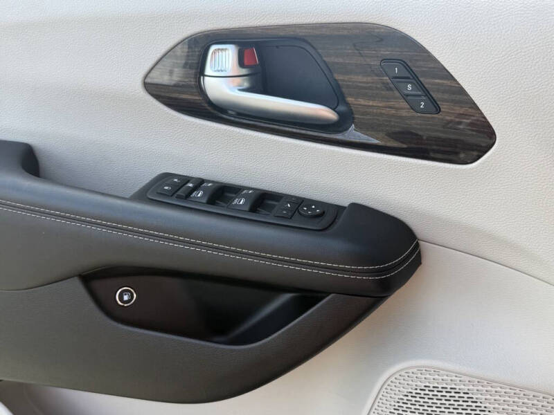 2023 Chrysler Pacifica Plug-In Hybrid Limited