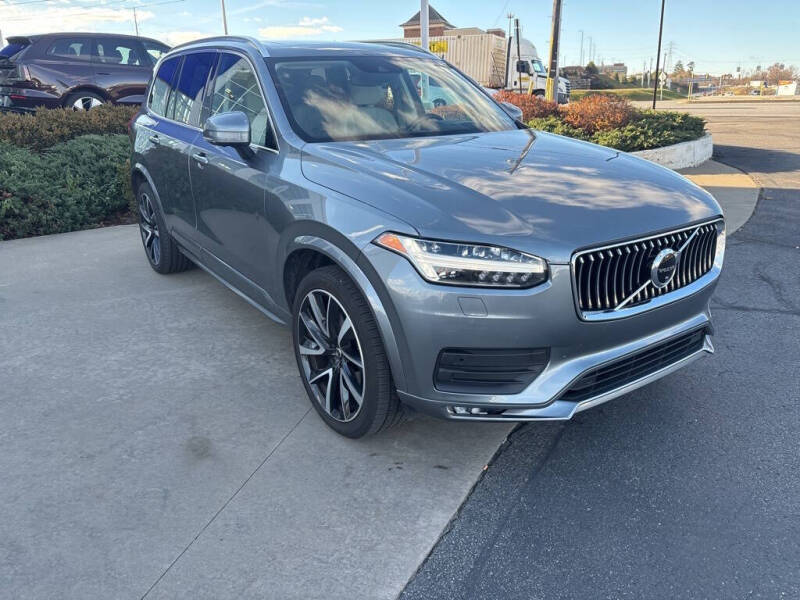 2020 Volvo XC90 T6 Momentum 6-Passenger