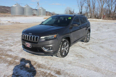 2019 Jeep Cherokee for sale at Apple Auto in La Crescent MN