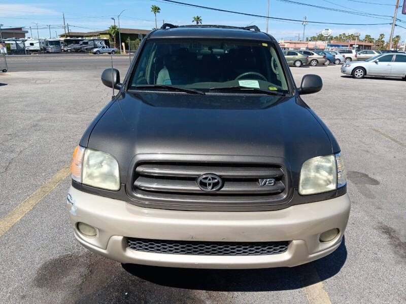 2003 Toyota Sequoia SR5 photo 3