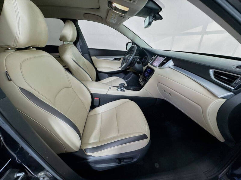 2019 Infiniti QX50 Essential