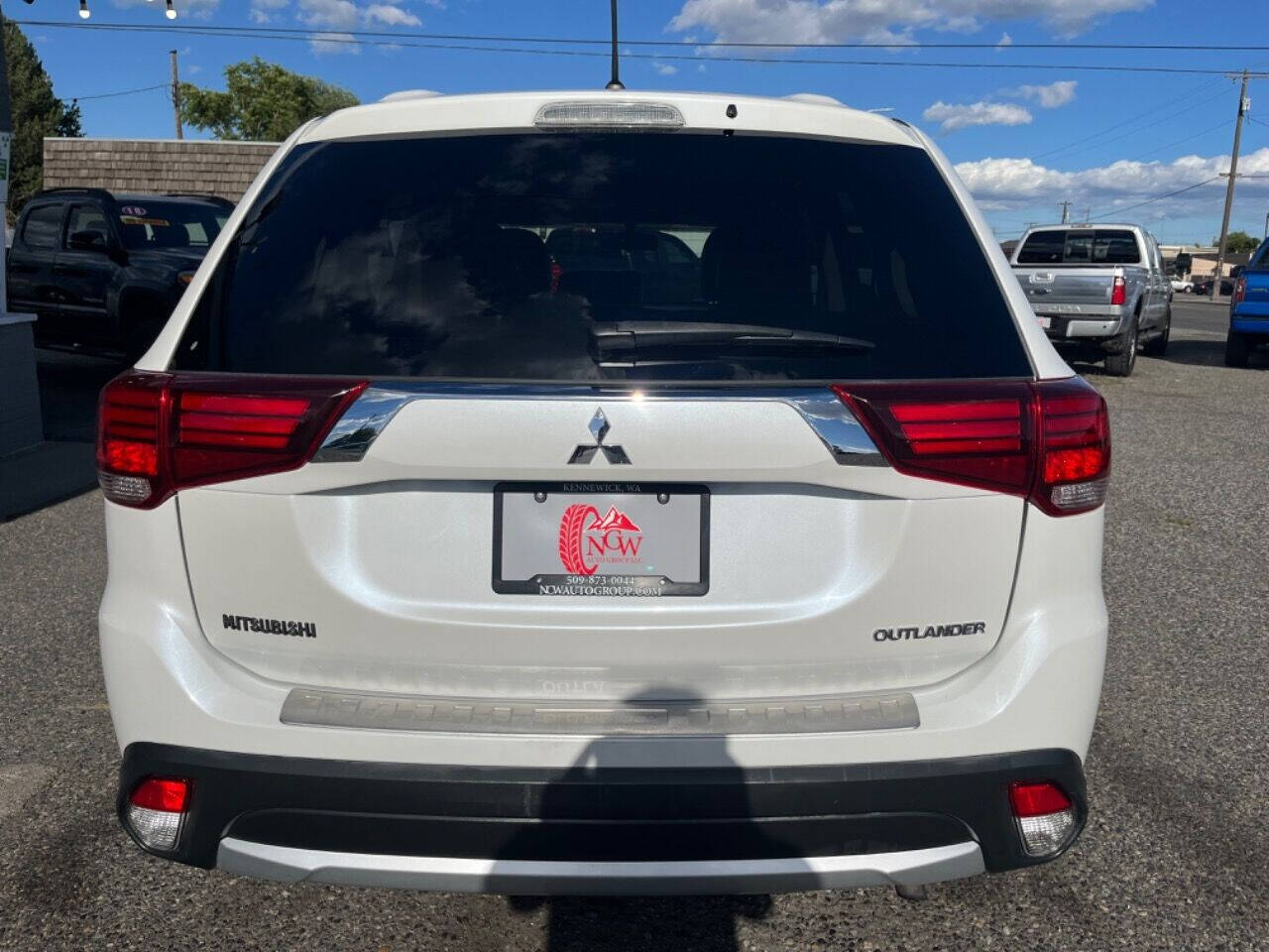 2016 Mitsubishi Outlander for sale at NCW AUTO GROUP in Kennewick, WA