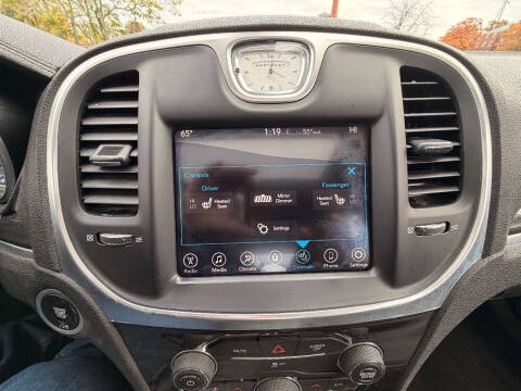 2017 Chrysler 300 Limited