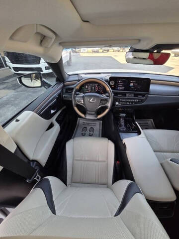 2024 Lexus ES 300h Luxury