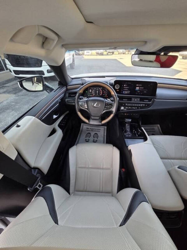 2024 Lexus ES 300h Luxury