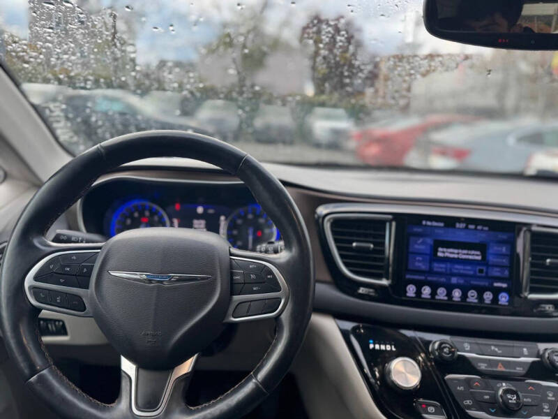 2017 Chrysler Pacifica Touring-L Plus