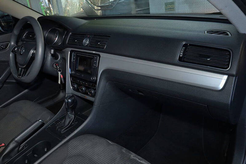 2017 Volkswagen Passat 1.8T S