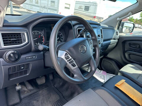 2017 Nissan Titan SV