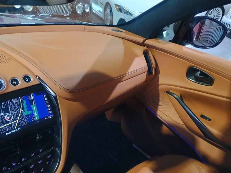 2021 Aston Martin DBX 43