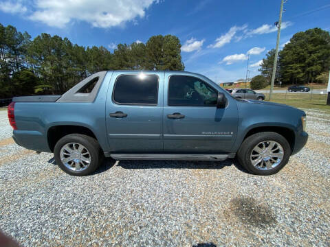 2009 Chevrolet Avalanche for sale at Good Wheels Auto Sales, Inc in Cornelia GA