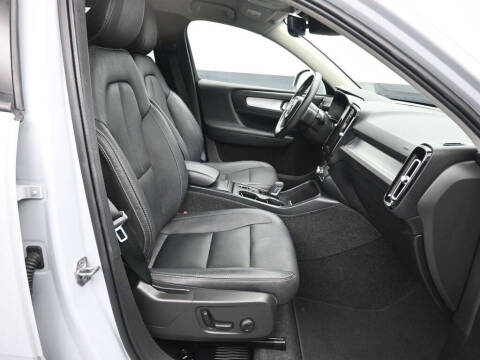 2021 Volvo XC40 T5 Momentum