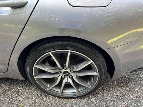 2024 Genesis G70 2.5T Standard