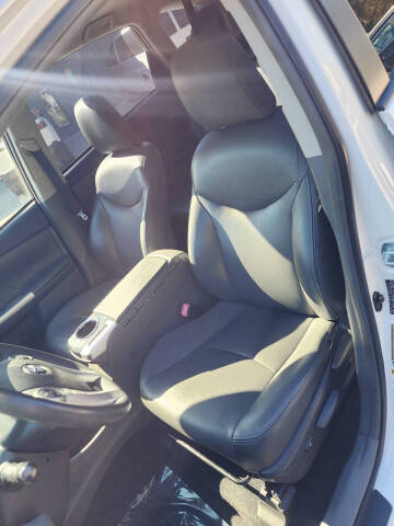 2014 Toyota Prius v Two