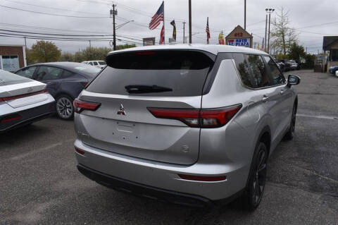2022 Mitsubishi Outlander ES