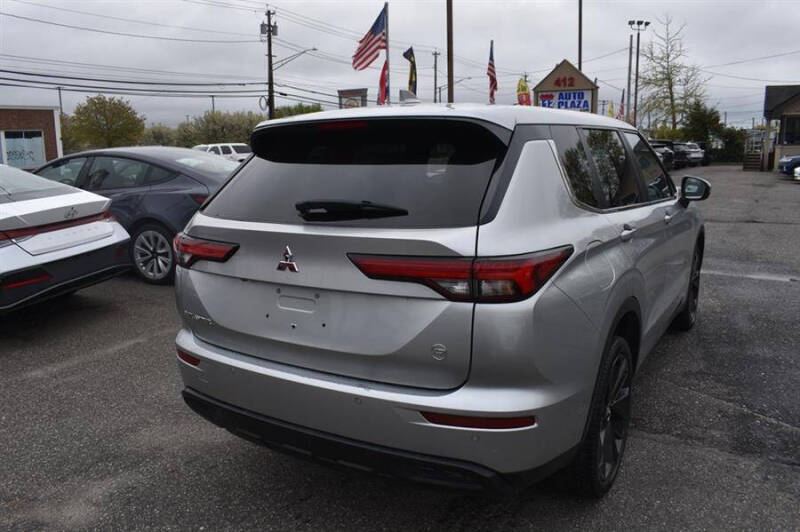 2022 Mitsubishi Outlander ES