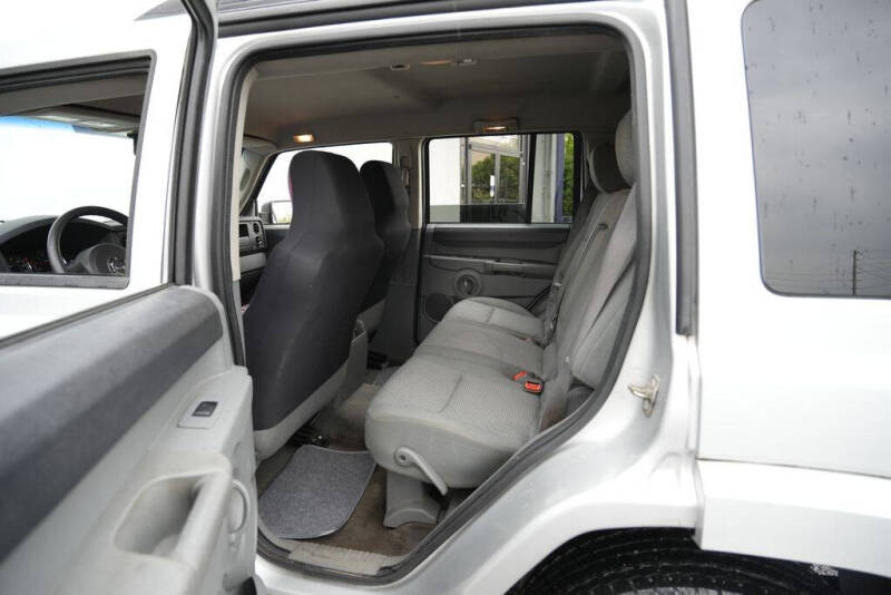 2007 Jeep Commander Sport
