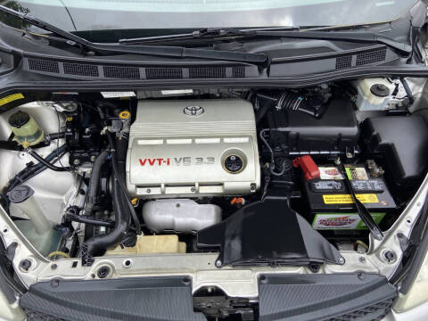 2004 Toyota Sienna LE 8 Passenger