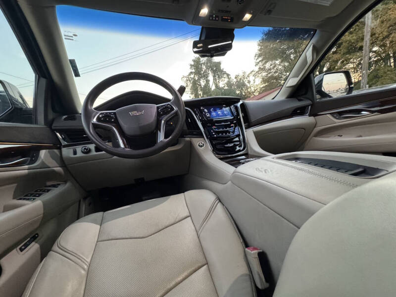 2017 Cadillac Escalade Luxury