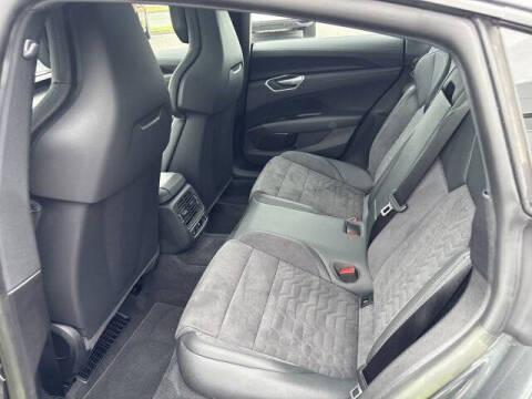 2023 Audi e-tron GT quattro Premium Plus