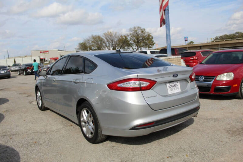 2013 Ford Fusion SE photo 11