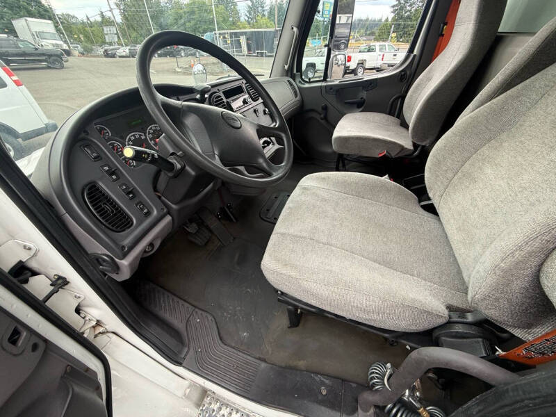 2018 Freightliner M2 106