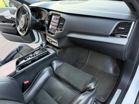 2017 Volvo XC90 T6 R-Design