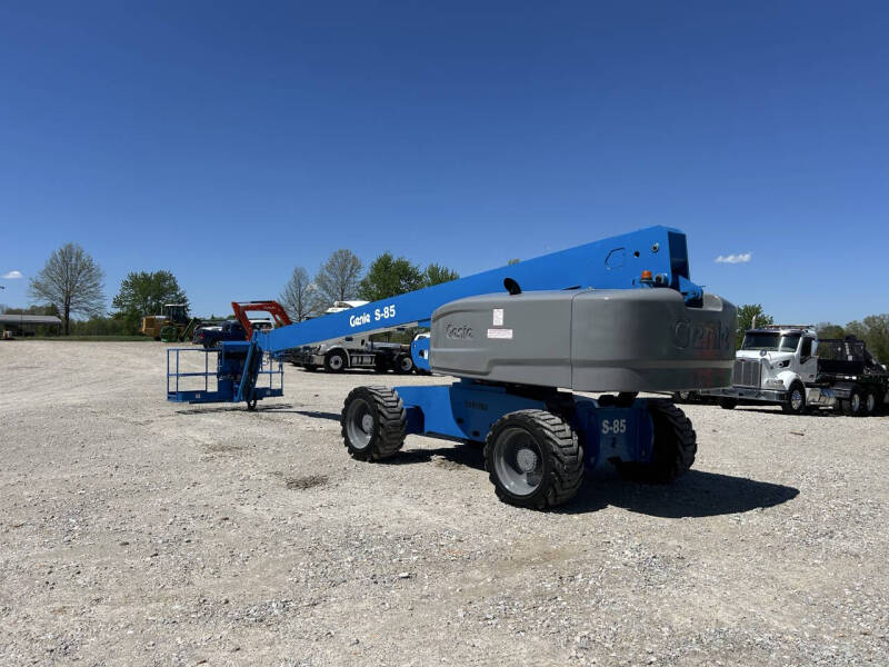 2016 Genie 85' Manlift