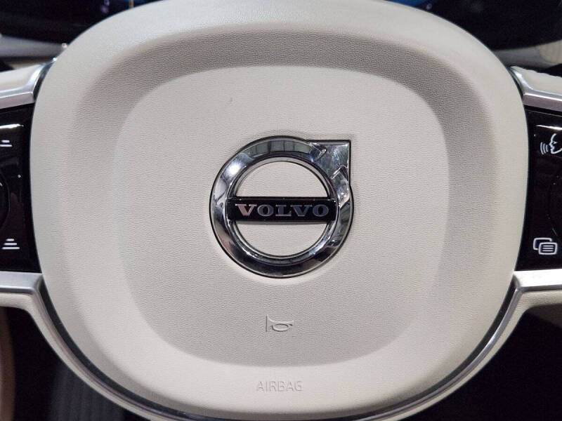 2023 Volvo XC60 Recharge T8 Plus Bright Theme