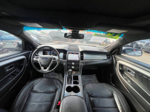 2018 Ford Taurus SEL