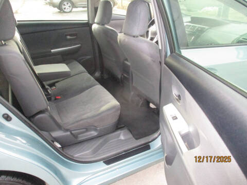 2013 Toyota Prius v Three