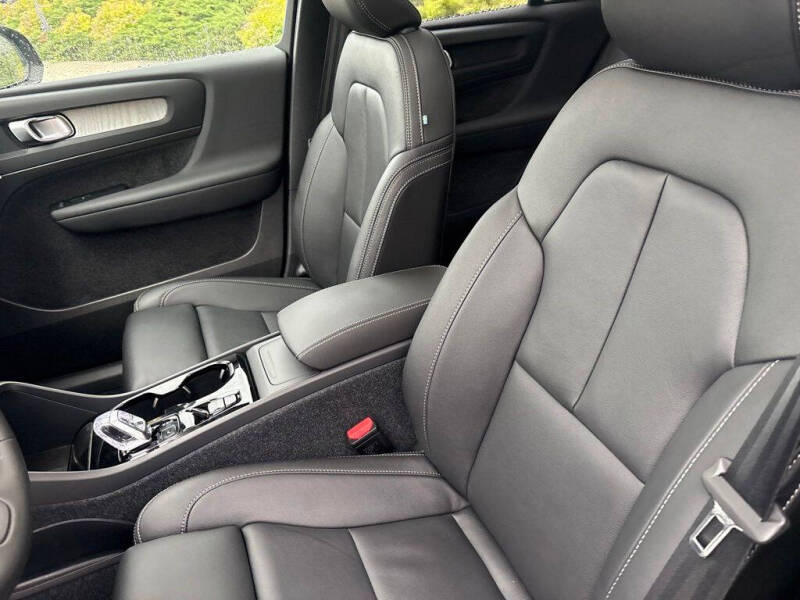 2026 Volvo XC40 B5 Plus