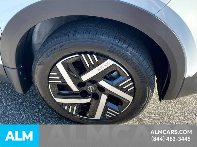 2025 Nissan Kicks SV