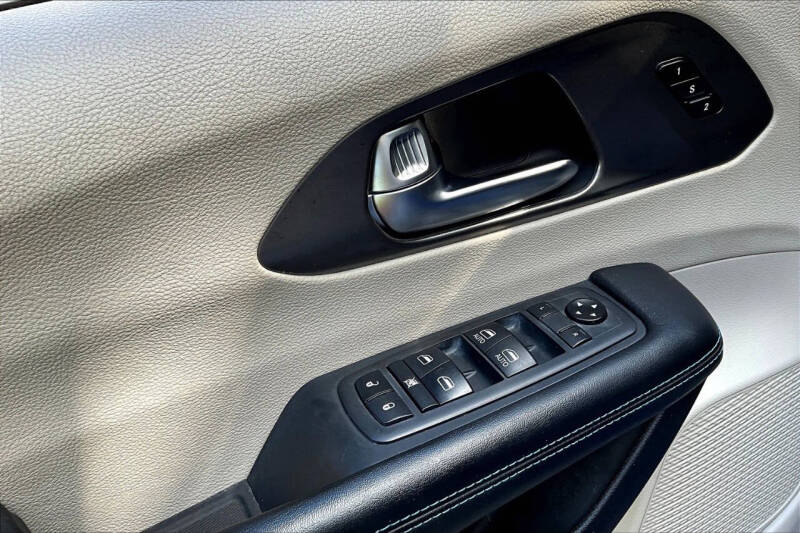 2021 Chrysler Pacifica Touring L