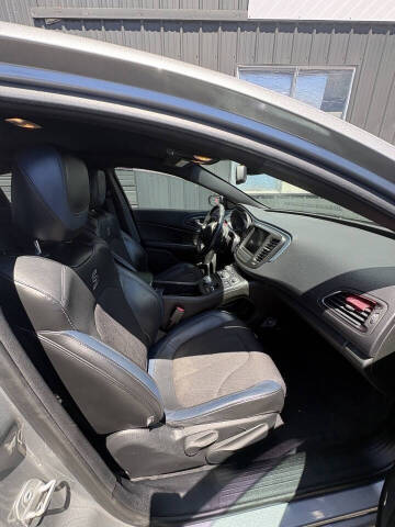 2015 Chrysler 200 S