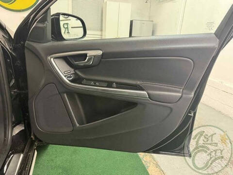 2016 Volvo V60 Cross Country T5 Platinum