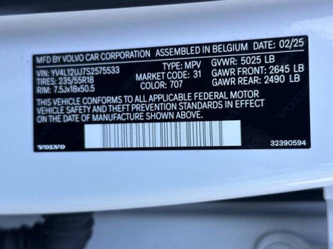 2025 Volvo XC40 B5 Core Bright Theme