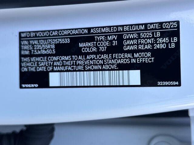 2025 Volvo XC40 B5 Core Bright Theme