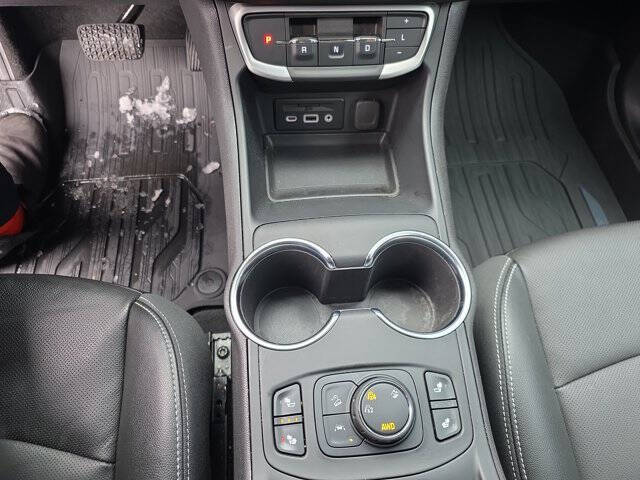 2024 GMC Terrain SLT