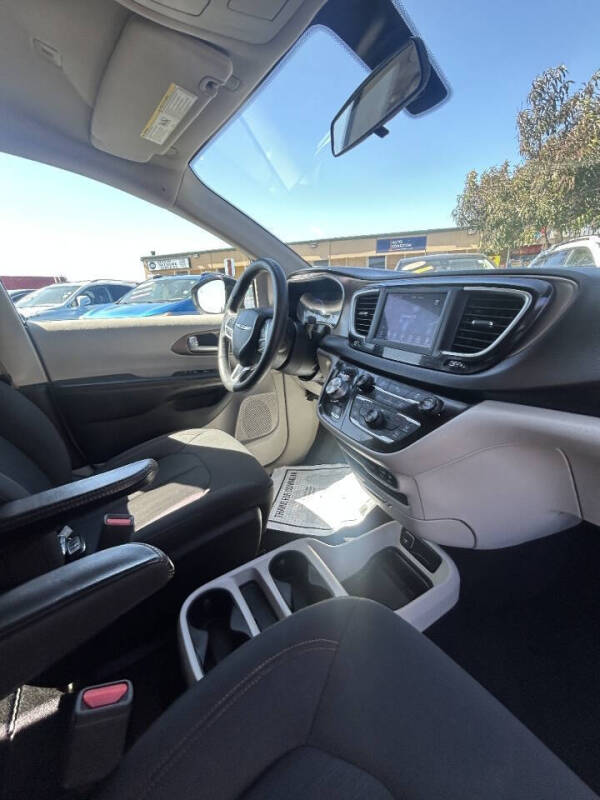 2018 Chrysler Pacifica LX