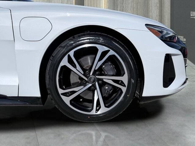 2024 Audi e-tron GT quattro Premium Plus