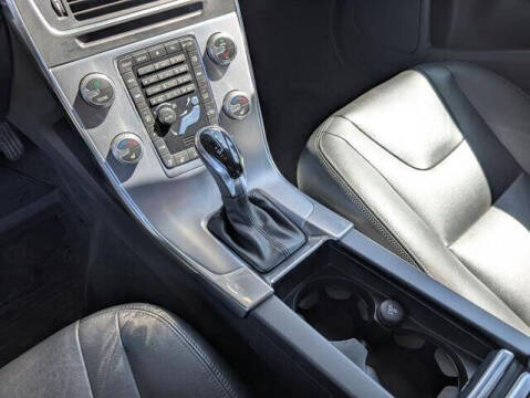 2018 Volvo V60 Cross Country T5 Premier