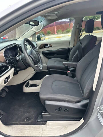 2017 Chrysler Pacifica LX